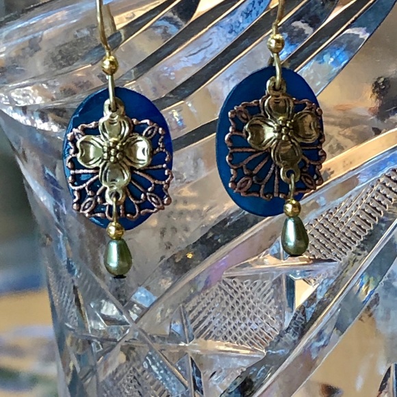 🆕 🌾 Lovely Floral Earrings 🌾 - Picture 4 of 4